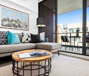 Sleek & Modern Apartment With Great Facilities - Photo 2