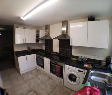 1 bedroom in a house share to rent - Photo 6