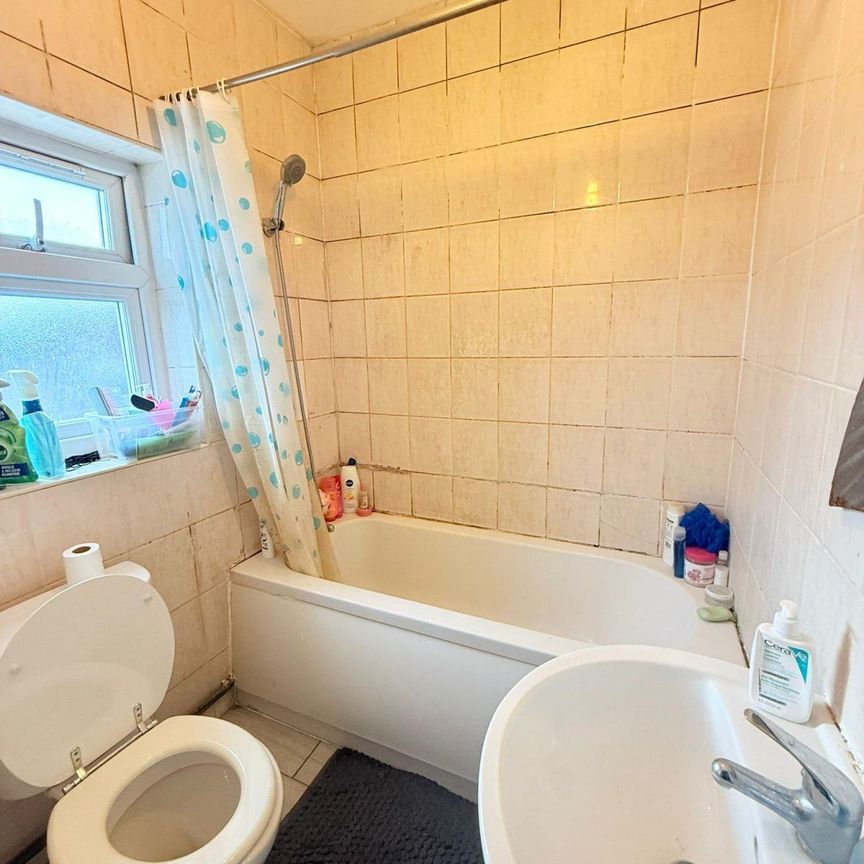 Double room to rent close to Goodmayes station - £500 - Photo 1