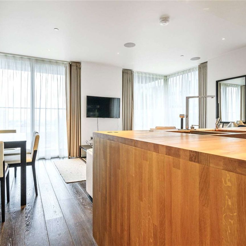 A luxuriously presented, 2 bedroom apartment situated on the 16th floor in the Heron development. - Photo 1