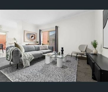 Convenience & Comfort in the Heart of Sunbury! - Photo 1