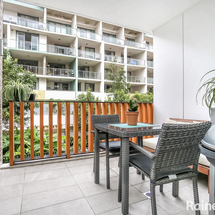 Contemporary 1 Bedroom Apartment - Photo 1