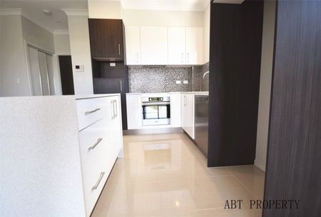 Come Home to Something Special at This Apartment. Unbeatable Location - Walk to Transport and Shops - Photo 4