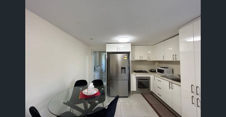 Spacious and Freestanding 1 Bedroom Granny Flat - Photo 2