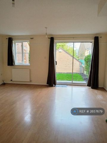 3 bedroom semi-detached house to rent - Photo 2