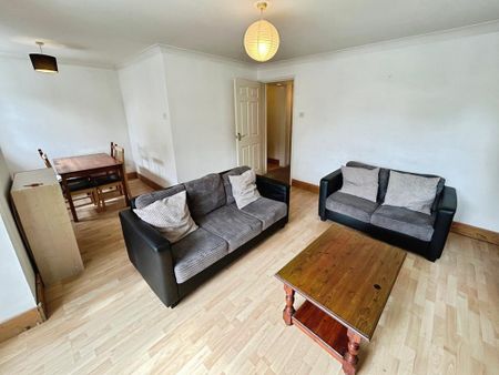2 bedroom flat to rent - Photo 2