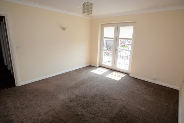 To Let 2 Bed Apartment - Photo 1