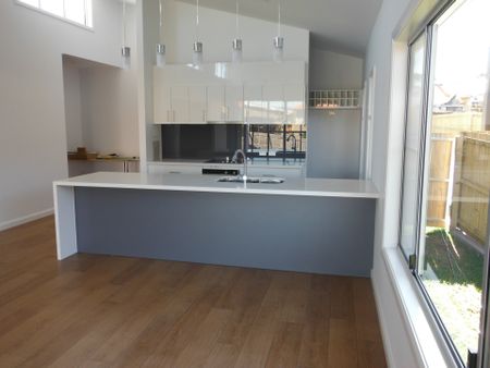 Four bedroom free standing duplex - Photo 3