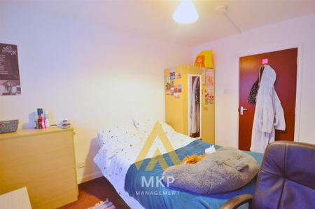 4 bedroom flat to rent - Photo 4
