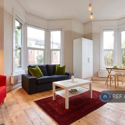 3 bedroom flat to rent - Photo 1