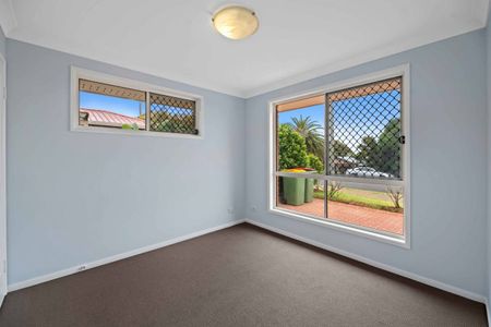 Walking distance to the University! - Photo 4