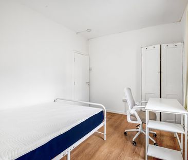 Room in a Shared Flat, Keston House, SE17 - Photo 1