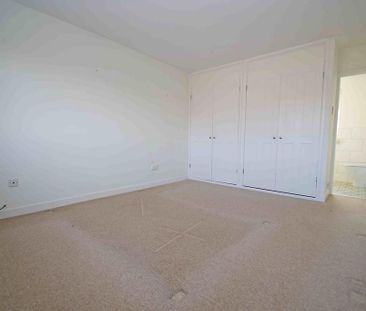 4 bedroom detached house to rent - Photo 6