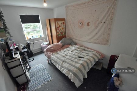 1 bedroom in a house share to rent - Photo 4
