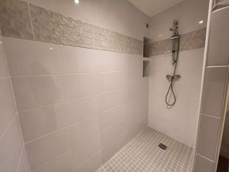 CHATEAURENARD - - QUARTIER ANCIEN - MAISON DE CARACTERE A LOUER AVEC LOCAL A VELO - RENOVEE - 2 CHAMBRES - Photo 2