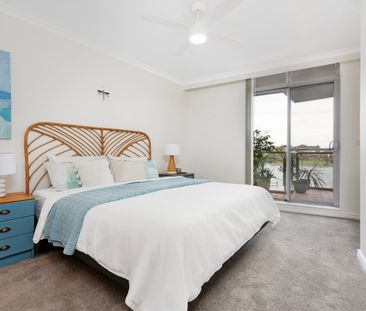 Prestigious waterfront living in the heart of Drummoyne - Photo 3