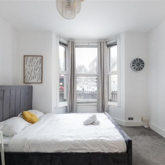 3 bedroom flat to rent - Photo 1