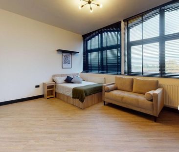 Studio to rent - Photo 1