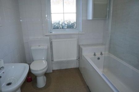 23 Edenvale Court, Lisburn, BT28 2RL - Photo 3