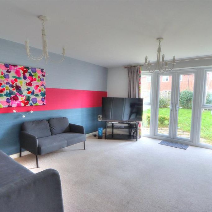 3 bedroom semi-detached house to rent - Photo 1