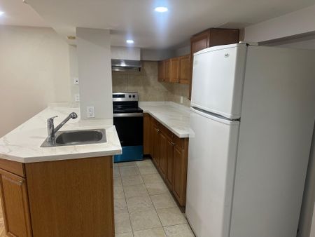 For Lease - 31 Harbourtown Crescent, Brampton, Ontario - Photo 4