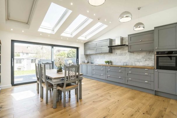 Cuckoo Dene, W7, London - Photo 1