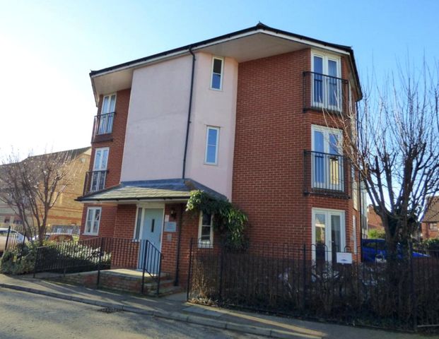 3 bedroom house to rent Priory Gardens, Sudbury, CO10 - Photo 1