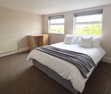 3 bedroom flat to rent - Photo 1