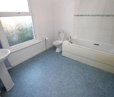 2 bedroom end of terrace house to rent - Photo 3