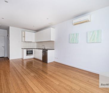 Modern Two-Bedroom Townhouse in Prime Bundoora Location - Photo 1