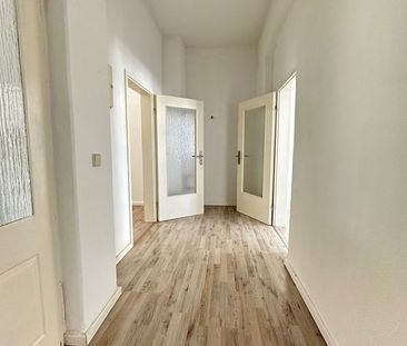 Renovierte 3 Raum Wohnung in Zwickau mit Balkon ab sofort zu vermieten - Foto 1