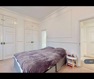 3 bedroom flat to rent - Photo 6