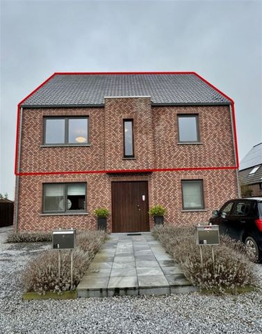 Prachtig duplex-appartement met 3 ruime slaapkamers, groot terras en aparte garage, rustig gelegen nabij het centrum van Maaseik. - Photo 5