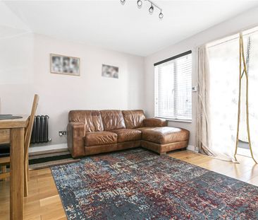 Kelly Close, Upper Halliford, Middlesex, TW17 8RL - Photo 1