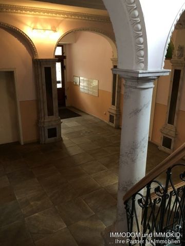 3-Zimmer-Dachgeschoss Wohnung mit BALKON, PKW-Stellplatz und offener Küche im Wohnzimmer zu vermieten! - Photo 3