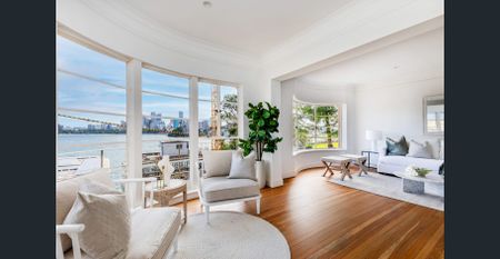 Elegant Harbourside Art Deco Apartment with Phenomenal Views - Photo 3