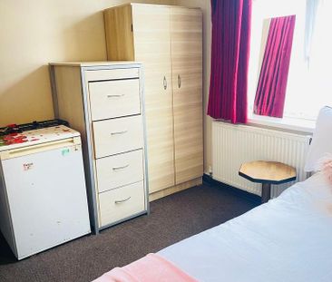 1 bedroom in a house share to rent - Photo 5