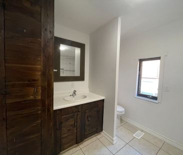 For Lease - 241 Elm Avenue, Georgina, Ontario - Photo 3