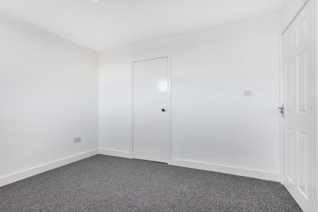 3 bedroom apartment to rent - Photo 2