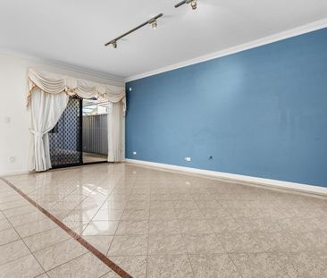 Sophisticated Family Home - Premium Location Opposite Applecross Se... - Photo 2