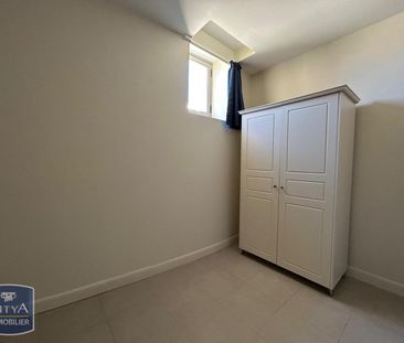 Location Appartement 2 pièces 48m² FONTENAY LE COMTE 85200 - Photo 2
