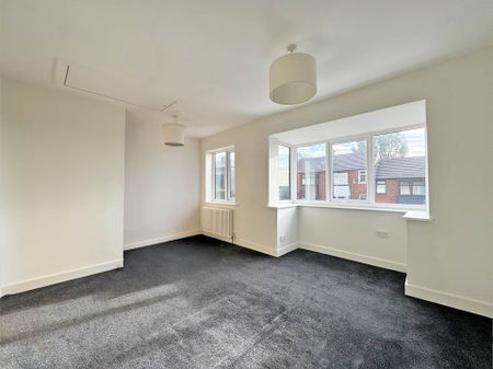 Heywood Avenue, Austerlands, Oldham - Photo 2