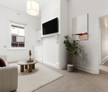 STYLISH ART DECO APARTMENT WITH PRIVATE SPACIOUS COURTYARD - Photo 6