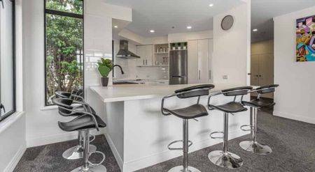 Lifestyle at the Banks! - Photo 2