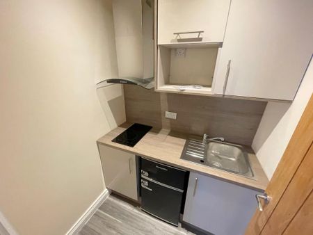 Semi detached house to rent - Photo 3