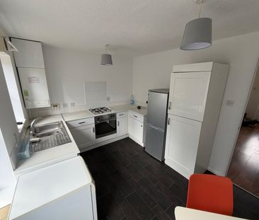 2 Bed End Terrace, Grange Close, LS10 - Photo 3