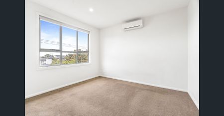 Stylish 3 Bedroom Home - Photo 2