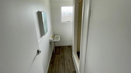 Spacious two bedroom unit - Photo 4