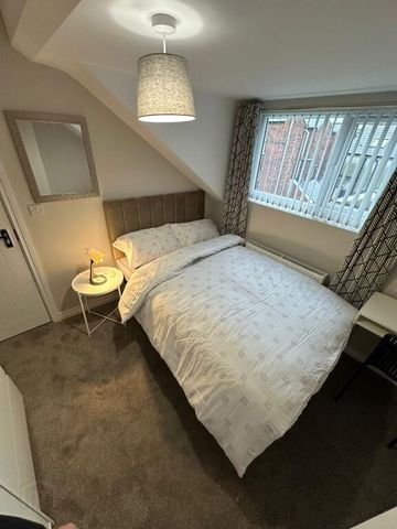 Room 5, 95 Enfield St, Belfast, BT13 3DJ - Photo 3