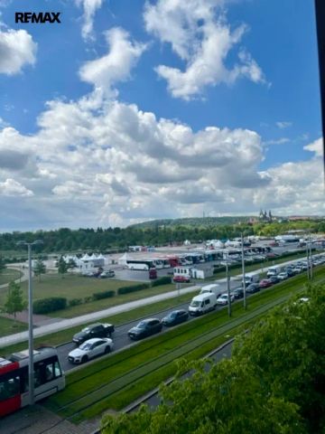 Pronájem funkcionalistického bytu 2+1 s balkónem a lodžií ve vyhledávané lokalitě Praha 7 - Letná - Photo 3